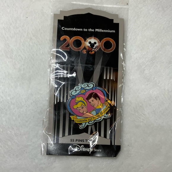The Disney Store Cinderella and Prince Count Down to Millennium 2000 Pin - Picture 2 of 5